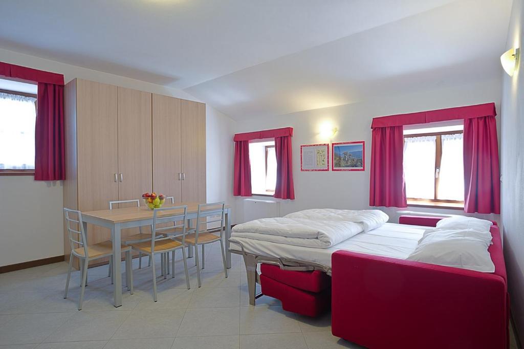Il Seicento Aparthotel Sernio Exterior foto