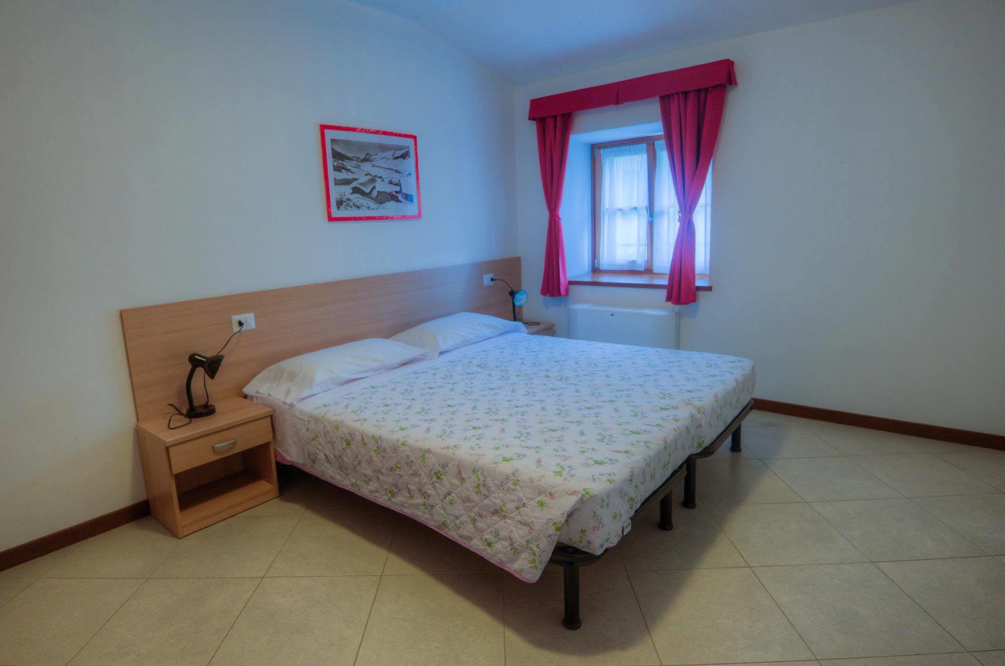 Il Seicento Aparthotel Sernio Exterior foto